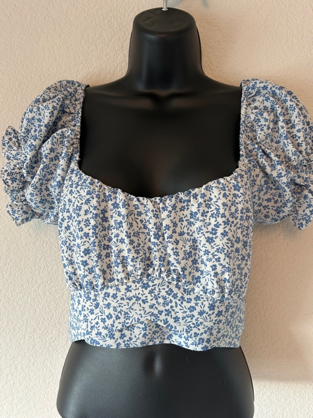 Altar’d State Floral Puff Sleeve Crop Top